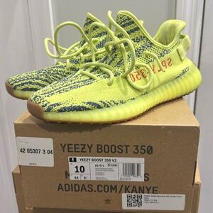 Yeezy 350 V2 Semi Frozen Yellow
Size 10